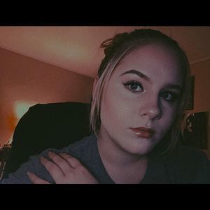 Meet your Posher, Roseanna violet